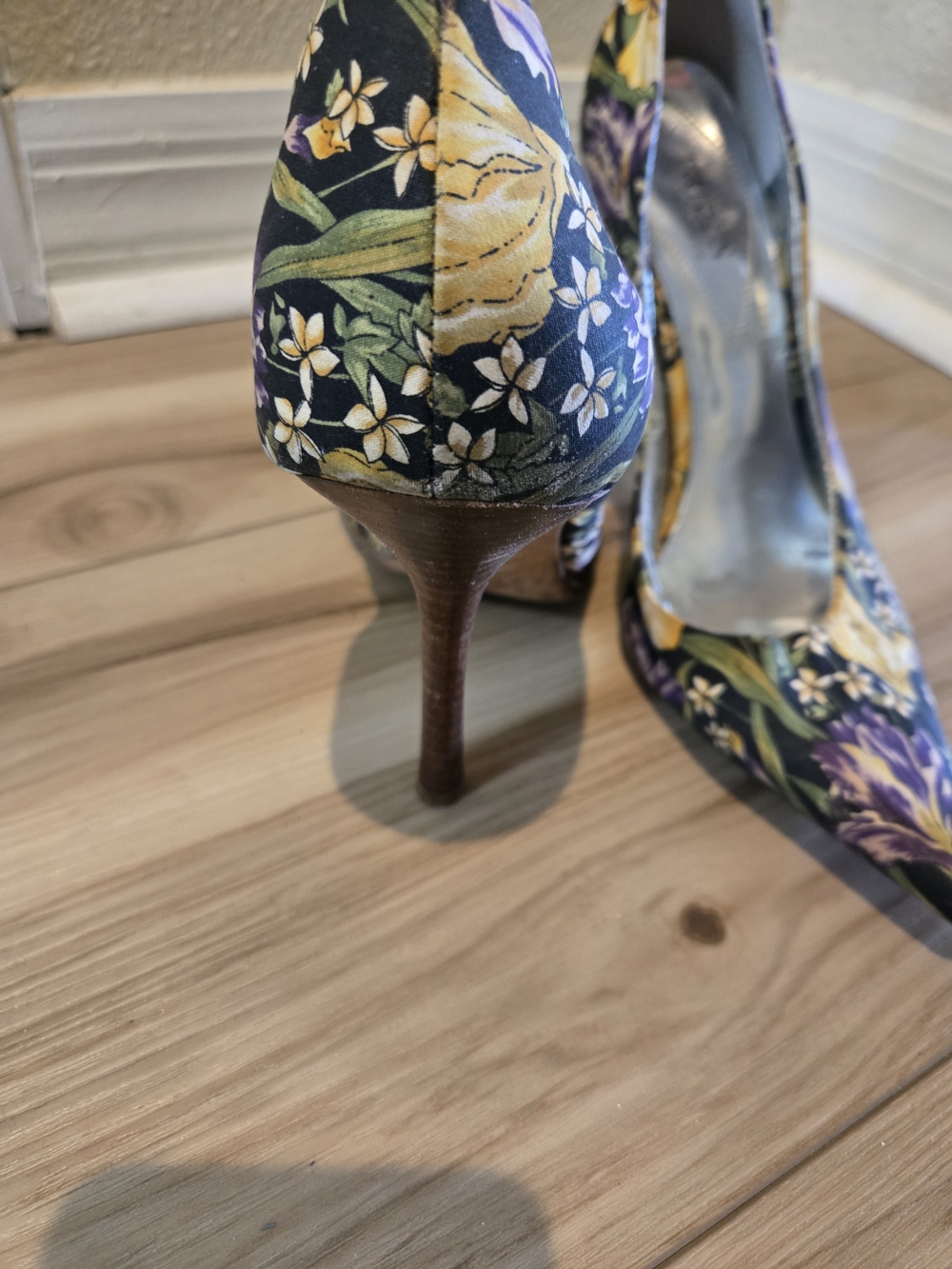 GUESS Floral Pointed-Toe Pumps in Multi-Color - Picture 4 of 6